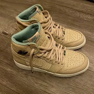 Jordan 4 GS pearl/sand dune, size 5Y *no box but will use another nike box